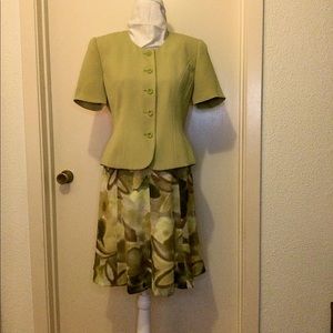 Kasper 2pc jacket/top & skirt size 6P